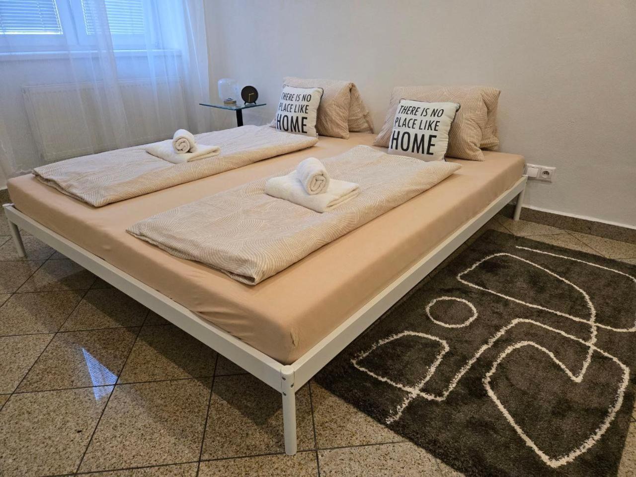 Newly Renovated 2 Rooms Apartment Downtown Nitra Eksteriør bilde