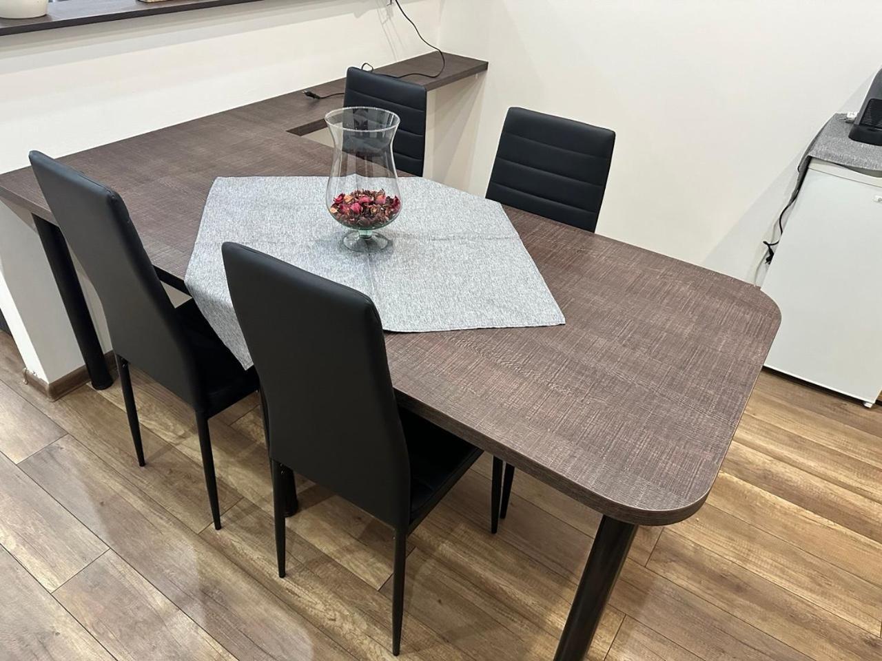 Newly Renovated 2 Rooms Apartment Downtown Nitra Eksteriør bilde