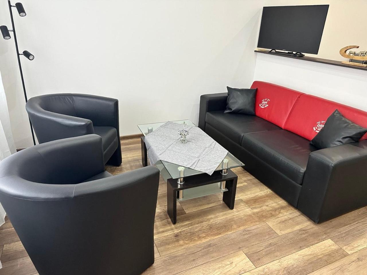 Newly Renovated 2 Rooms Apartment Downtown Nitra Eksteriør bilde