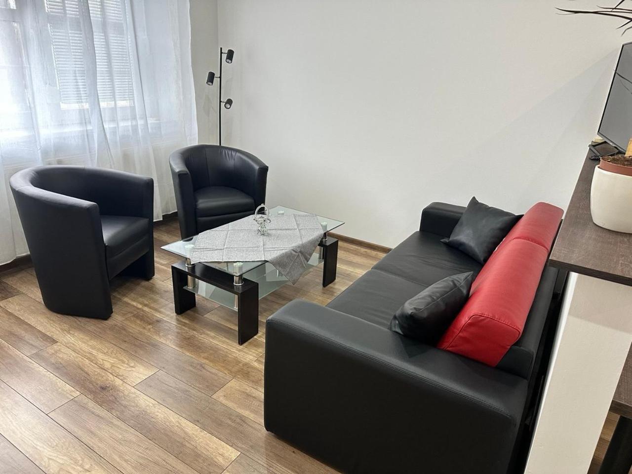 Newly Renovated 2 Rooms Apartment Downtown Nitra Eksteriør bilde